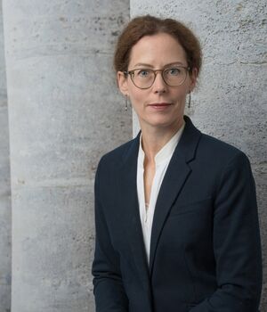 Dr. Anna Simon