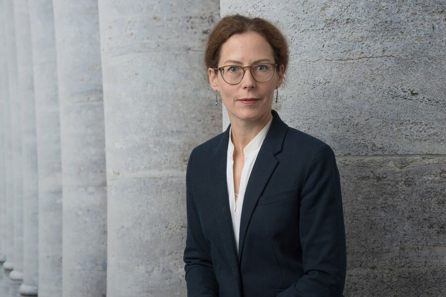 Dr. Anna Simon
